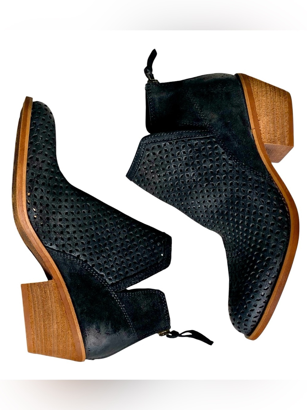 NEW Söfft Black Leather Perforated Cutout Ankle Booties Block Heel Size 7.5 - Picture 2 of 12